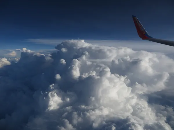 Unseasonable Heat and Evening Storm Threats: A High-Stakes Sunday for Louisville