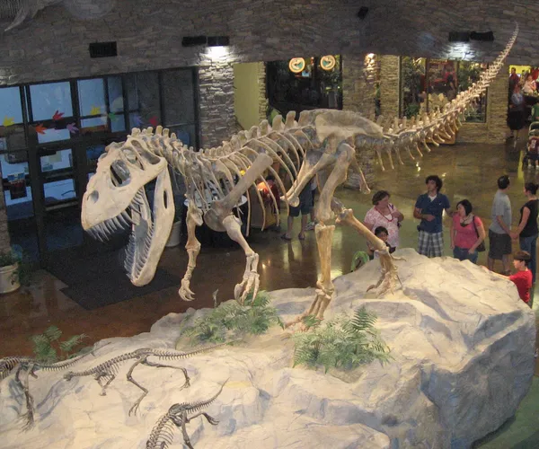 90s Dance Parties and Prehistoric Adventures: What’s On in Louisville Today