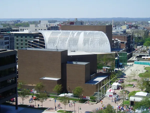 Broadway Glitz and Agricultural Giants: What's On in Louisville Today